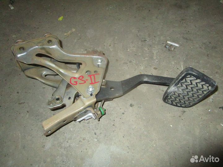Педаль тормоза Lexus GS300