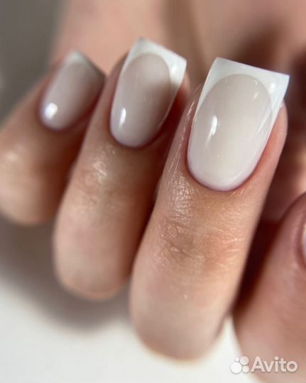 Модель на маникюр с покрытием гель лак
