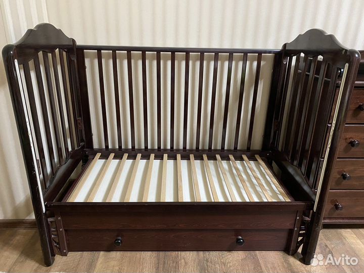 Кроватка и комод пеленальный фирмы Гандылян