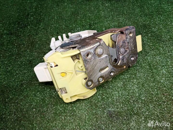 Замок передней правой двери Ford Focus 1
