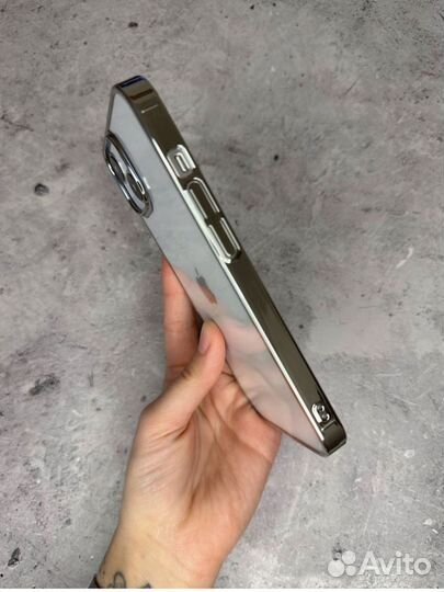 Чехол на iPhone 13