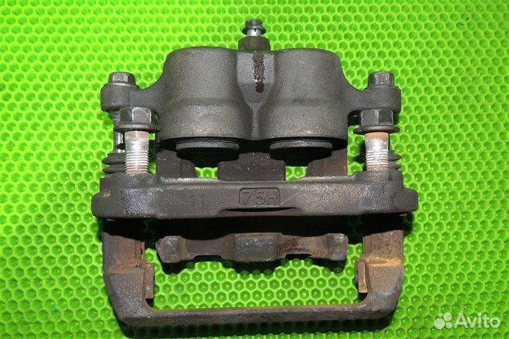 Суппорт тормозной передний правый Nissan Elgrand