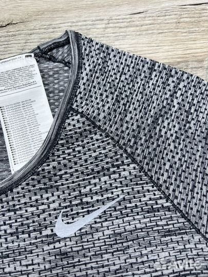 Женская серая спортивная майка футболка Nike