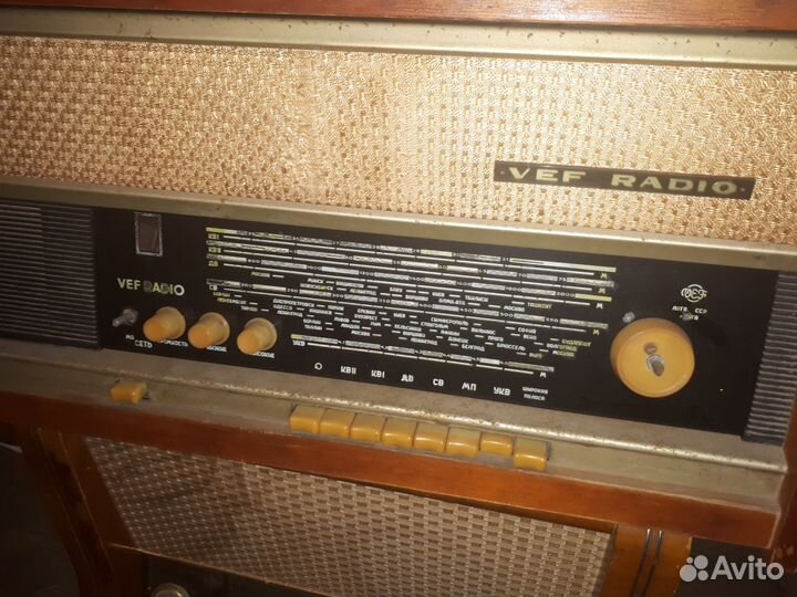 Радиола времен СССР VEF Radio 60х годов