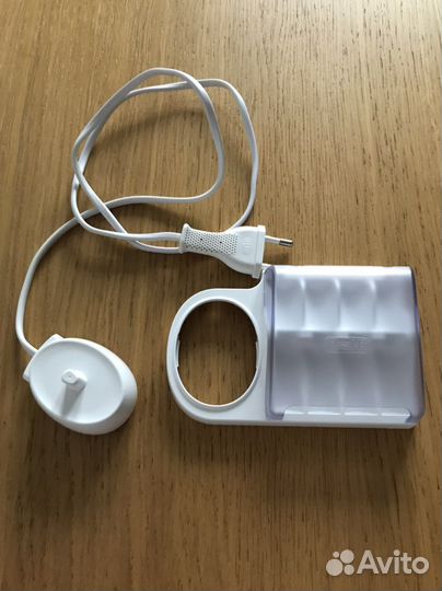 Зарядка Oral b с футляром для насадок