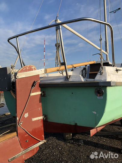 Парусная яхта Ассоль