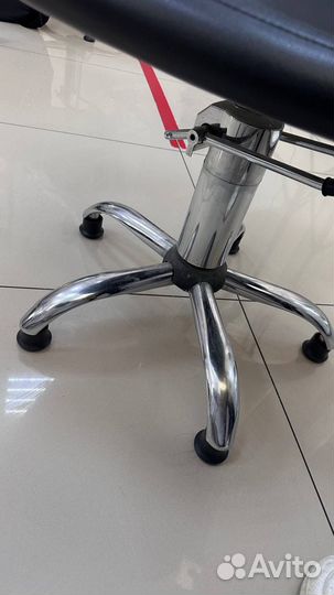 Стул для мастера парикмахера