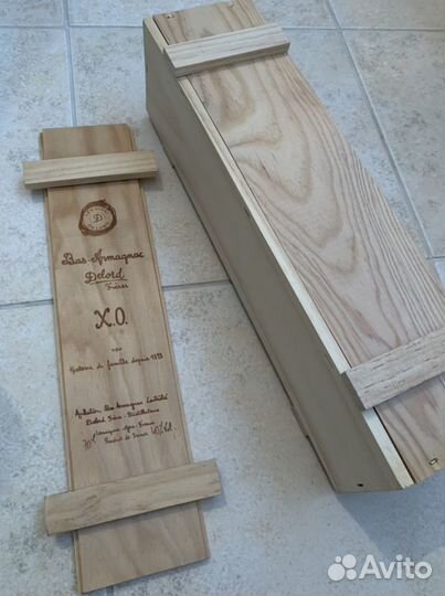 Бутылка в деревянной коробке