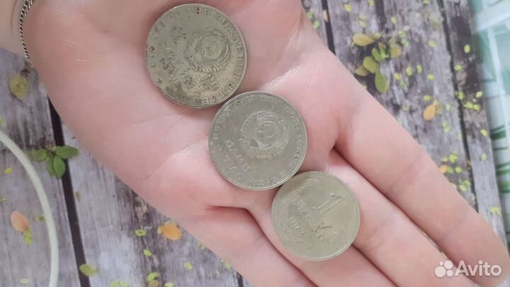 Монета рубль