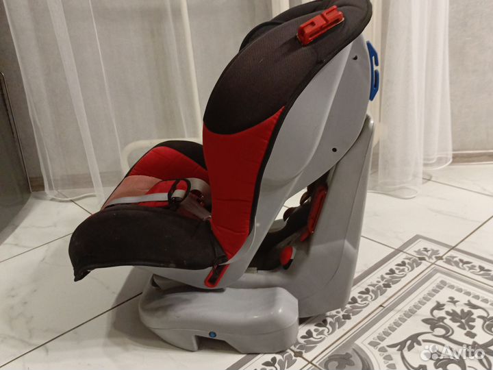 Детское автомобильное кресло от 0 до 25 кг