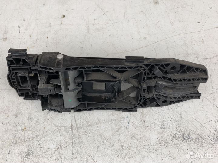 Наружная левая ручка Шкода Суперб 2 Гольф 6 Тигуан