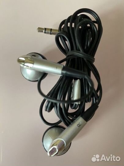 Проводные наушники