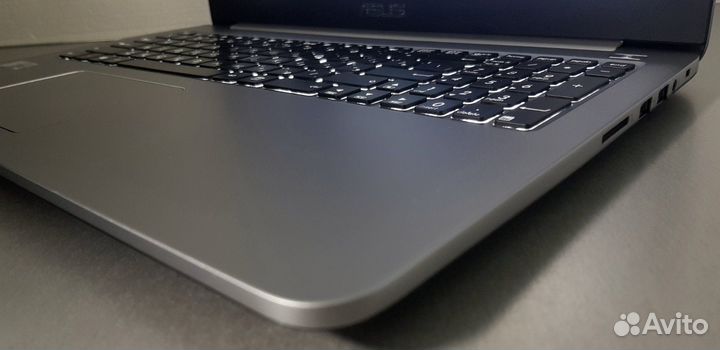 Стильный ноутбук Asus c Core i7 и GeForce GTX950