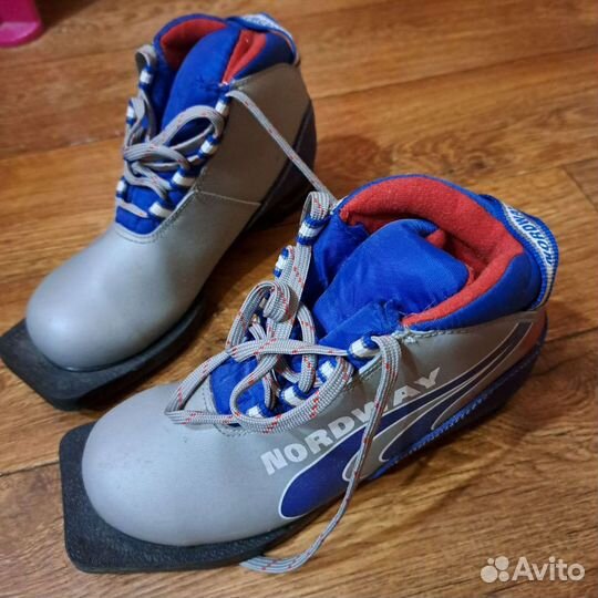 Отдам бесплатно Лыжные ботинки