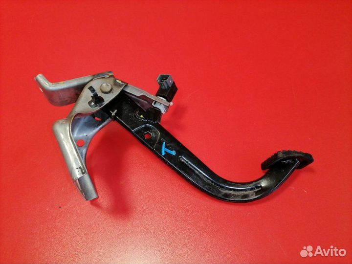 Педаль тормоза Hyundai Solaris RB G4FA 2011