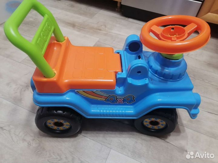 Машинка каталка толокар