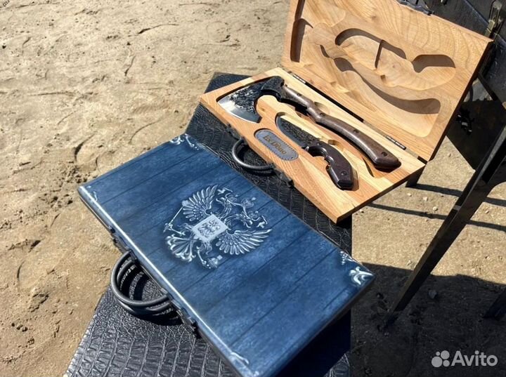 Топор и нож в кейсе из массива дерева карагач