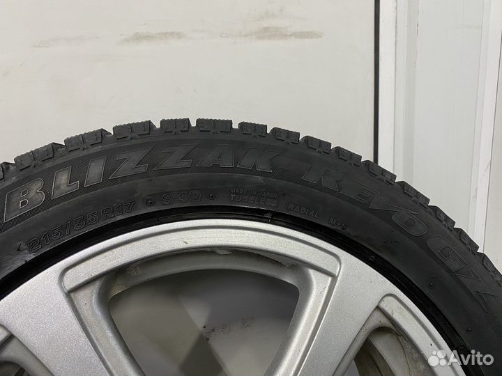 Bridgestone Blizzak Revo GZ 215/55 R17