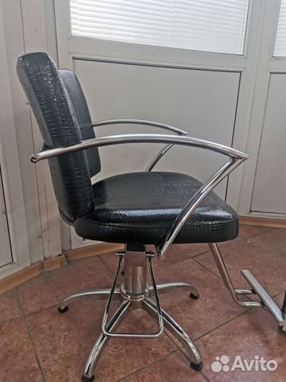 Парикмахерское кресло