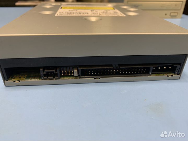 Продам CD-R/RW, DVD-ROM 2 штуки