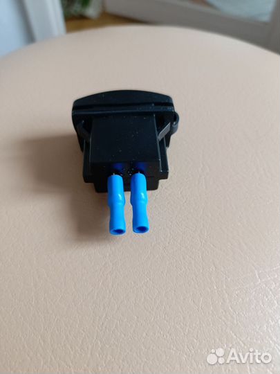 Автомобильное зарядное устройство, врезное