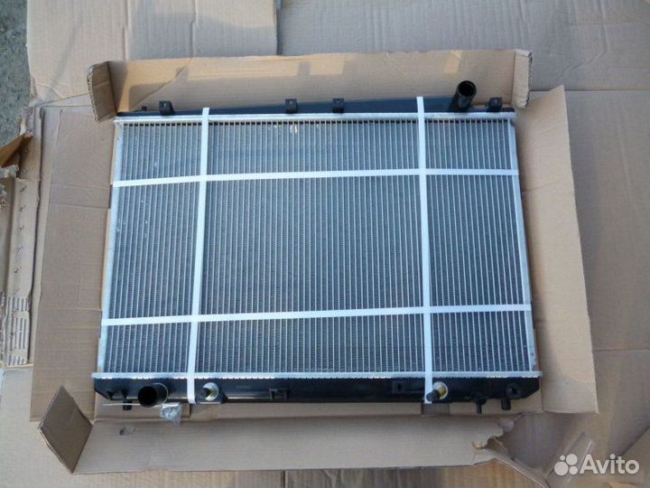 Радиатор охлаждения Toyota Sienna