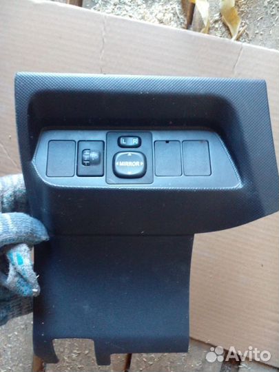 Кнопка регулировки зеркал Toyota