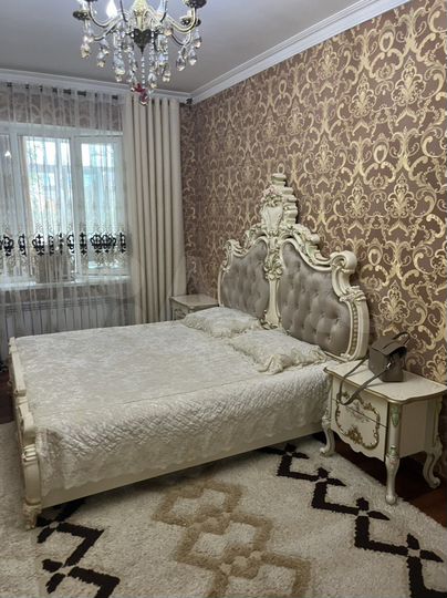 3-к. квартира, 90 м², 1/4 эт.