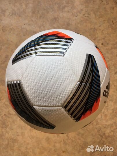 Футбольный мяч Adidas Tiro Pro