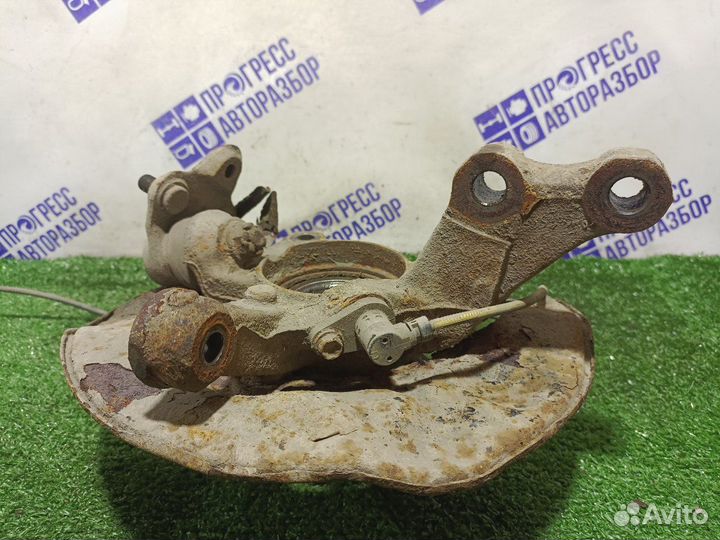 Поворотный кулак передний правый Toyota Corolla