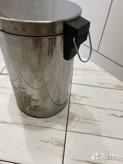Мусорное ведро с педалью