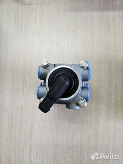 Главный тормозной кран 4613150080