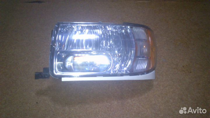 Фара левая Infiniti QX4