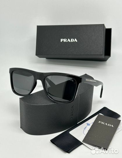 Солнцезащитные очки Prada