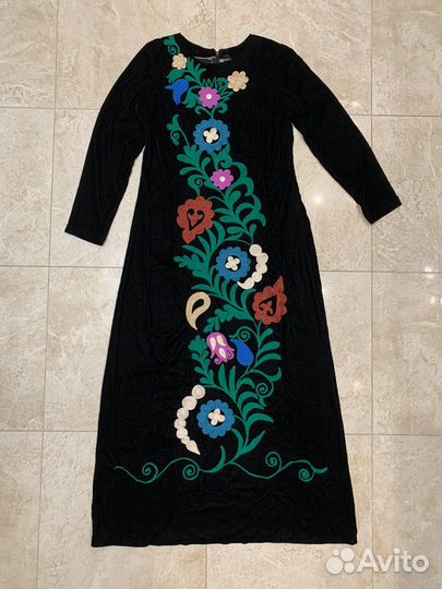 Персидское платье из бархата с вышивкой