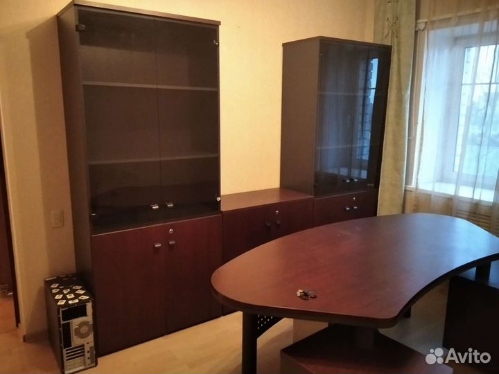 Рабочий стол,шкафы