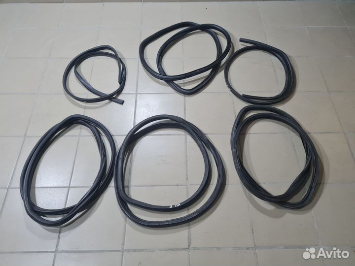 Уплотнительная резинка Opel Corsa D 2006-2010