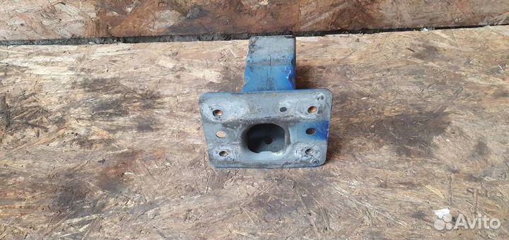 Кронштейн усилителя переднего бампера правый Opel