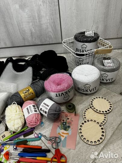 Большой набор для вязания (пряжа бисквит, крючки)
