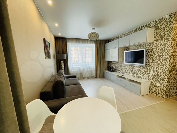 2-к. квартира, 56 м², 8/17 эт.