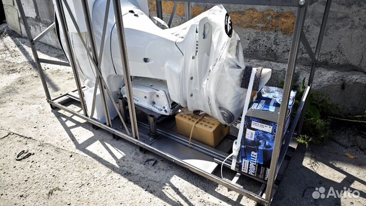 Мотор лодочный Suzuki DF250APX белый