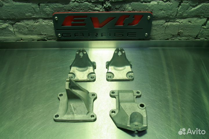 Уши крепления кпп Nissan GTR35