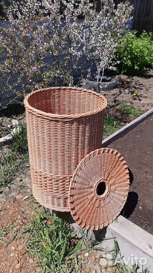 Плетеная корзина для белья