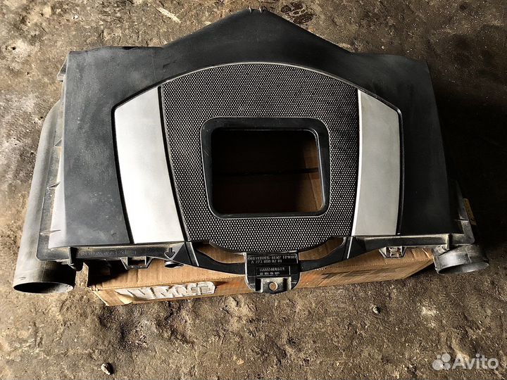 Корпус воздушного фильтра Mercedes-Benz E-Class