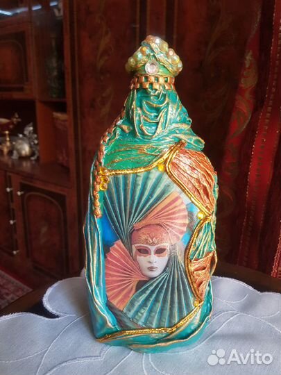 Декоририванная стеклянная бутылка 