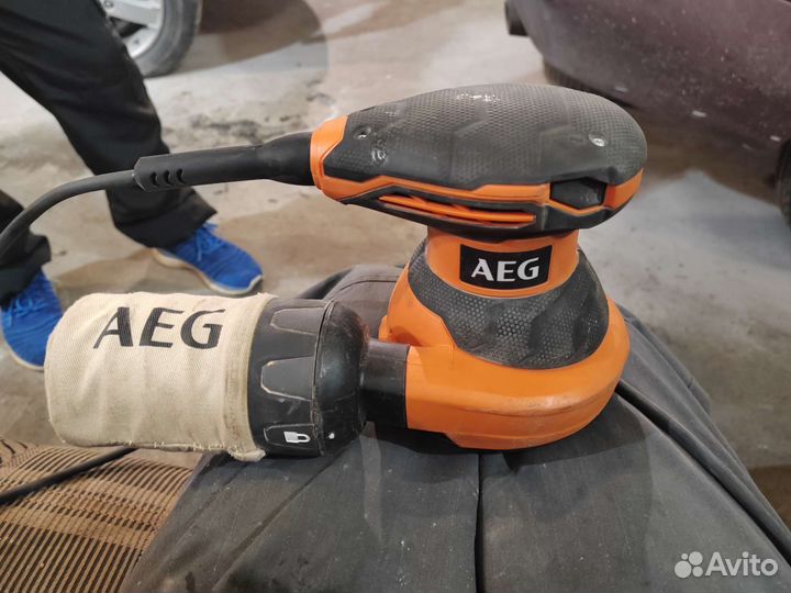 Шлифмашинка AEG