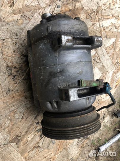 Компрессор кондиционера Volkswagen Passat APU 2000