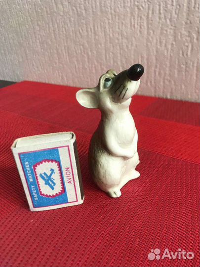 Мышь фарфоровая статуэтка
