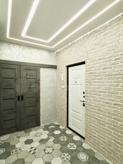 2-к. квартира, 56 м², 1/9 эт.