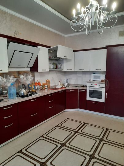 Коттедж 250 м² на участке 10 сот.